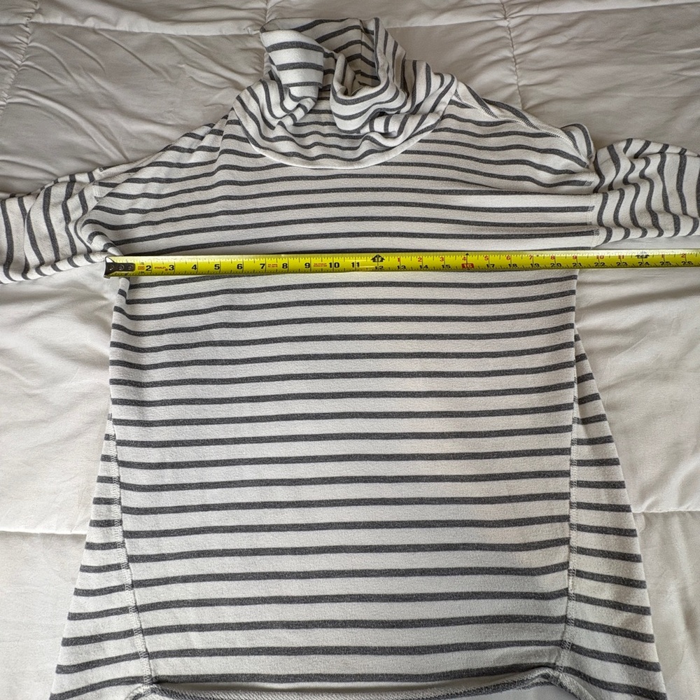 Gap Women’s Striped Cowl Neck Sweatshirt Small Gray White Pullover Top - Picture 2 of 6